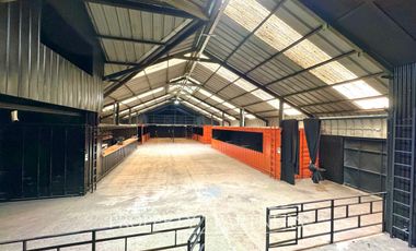 Amplia bodega orilla carretera