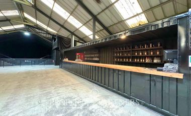 Amplia bodega orilla carretera