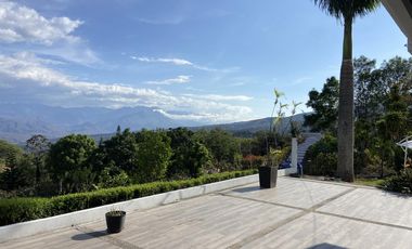 HERMOSA QUINTA EN VENTA EN YUNGILLA