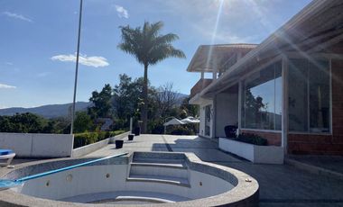 HERMOSA QUINTA EN VENTA EN YUNGILLA