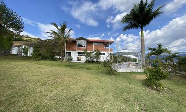 HERMOSA QUINTA EN VENTA EN YUNGILLA