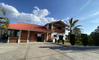 HERMOSA QUINTA EN VENTA EN YUNGILLA