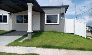 ALQUILO CASA EN ARRAIJAN LA HACIENDA CAOBO 3R