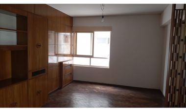 VENDE-AMPLIO DEPARTAMENTO- C/SAN MARTIN-CIUDAD-MENDOZA