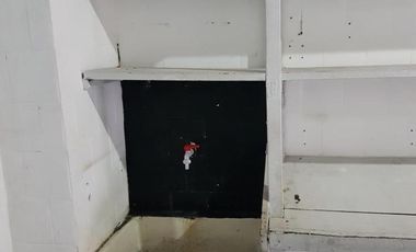 LOCAL  DE 5.25 X 2.66 MTS,  BAÑO,   CORTINA DE ENRROLLARVIDRIERAC/PUERTA. A TRES CUADRAS DE PLAZA LOS ANDES.