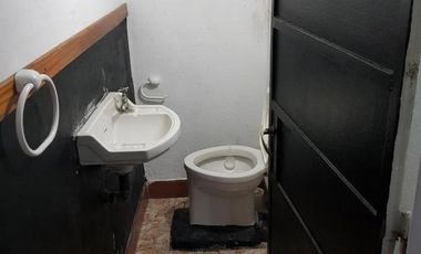 LOCAL  DE 5.25 X 2.66 MTS,  BAÑO,   CORTINA DE ENRROLLARVIDRIERAC/PUERTA. A TRES CUADRAS DE PLAZA LOS ANDES.