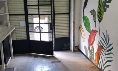 LOCAL  DE 5.25 X 2.66 MTS,  BAÑO,   CORTINA DE ENRROLLARVIDRIERAC/PUERTA. A TRES CUADRAS DE PLAZA LOS ANDES.