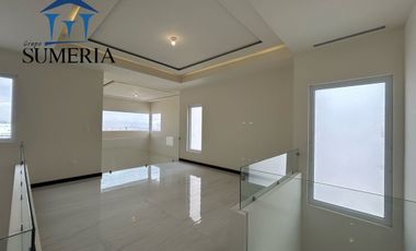 EXCLUSIVA CASA NUEVA EN VISTAS DE LAS LOMAS