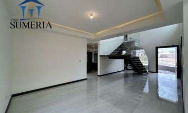 EXCLUSIVA CASA NUEVA EN VISTAS DE LAS LOMAS