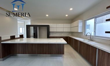 EXCLUSIVA CASA NUEVA EN VISTAS DE LAS LOMAS