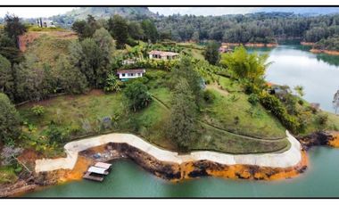 Casa Lote para la Venta en Guatapé