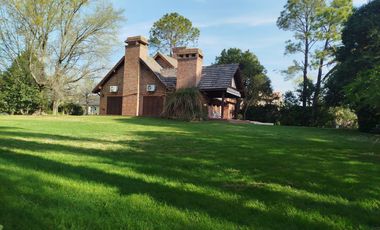 Casa sobre Golf de muy buena calidad en excelente ubicación 3 Dormitorios