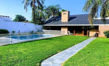 Casa en venta  de 4 dormitorios, Cerro de Las Rosas, Zona Norte, Córdoba.