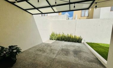 CASA AMUEBLADA EN RENTA EN CUMBRES DEL LAGO JURIQUILLA