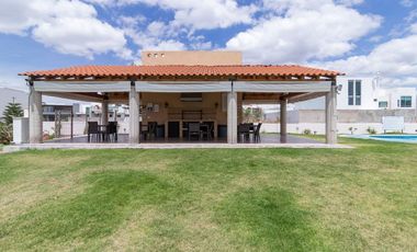 CASA AMUEBLADA EN RENTA EN CUMBRES DEL LAGO JURIQUILLA