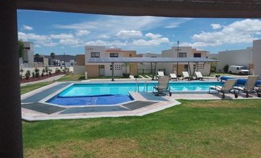 CASA AMUEBLADA EN RENTA EN CUMBRES DEL LAGO JURIQUILLA