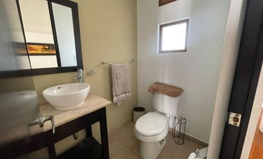CASA AMUEBLADA EN RENTA EN CUMBRES DEL LAGO JURIQUILLA