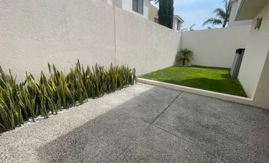 CASA AMUEBLADA EN RENTA EN CUMBRES DEL LAGO JURIQUILLA