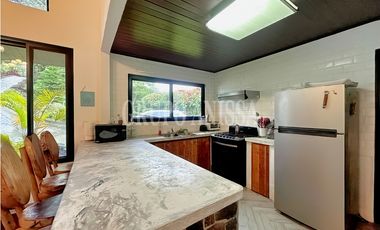 Se Vende Hermosa Casa en Zona Alta, Altos del Maria