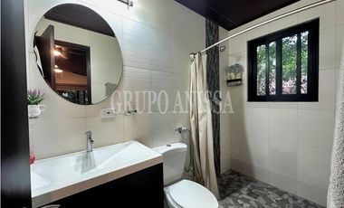 Se Vende Hermosa Casa en Zona Alta, Altos del Maria