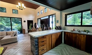 Se Vende Hermosa Casa en Zona Alta, Altos del Maria