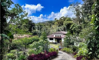 Se Vende Hermosa Casa en Zona Alta, Altos del Maria