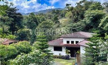 Se Vende Hermosa Casa en Zona Alta, Altos del Maria