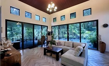 Se Vende Hermosa Casa en Zona Alta, Altos del Maria