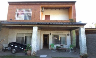 VENTA DE CASA 4 AMBIENTES EN EZEIZA - LOTE DE 505 M² - COCHERA - FONDO LIBRE