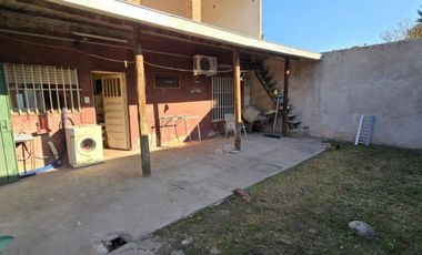 VENTA DE CASA 4 AMBIENTES EN EZEIZA - LOTE DE 505 M² - COCHERA - FONDO LIBRE