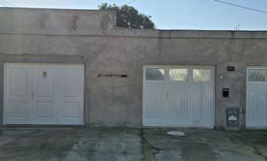 VENTA DE CASA 4 AMBIENTES EN EZEIZA - LOTE DE 505 M² - COCHERA - FONDO LIBRE