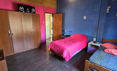 VENTA DE CASA 4 AMBIENTES EN EZEIZA - LOTE DE 505 M² - COCHERA - FONDO LIBRE