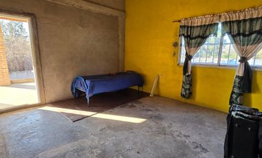 VENTA DE CASA 4 AMBIENTES EN EZEIZA - LOTE DE 505 M² - COCHERA - FONDO LIBRE