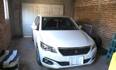 VENTA DE CASA 4 AMBIENTES EN EZEIZA - LOTE DE 505 M² - COCHERA - FONDO LIBRE