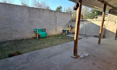 VENTA DE CASA 4 AMBIENTES EN EZEIZA - LOTE DE 505 M² - COCHERA - FONDO LIBRE