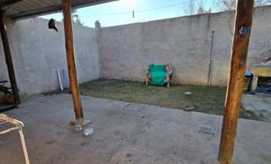 VENTA DE CASA 4 AMBIENTES EN EZEIZA - LOTE DE 505 M² - COCHERA - FONDO LIBRE