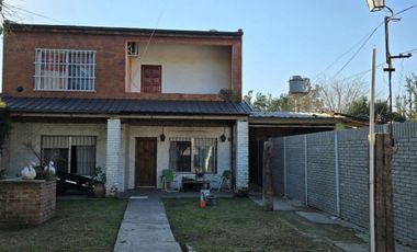 VENTA DE CASA 4 AMBIENTES EN EZEIZA - LOTE DE 505 M² - COCHERA - FONDO LIBRE