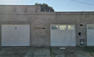 VENTA DE CASA 4 AMBIENTES EN EZEIZA - LOTE DE 505 M² - COCHERA - FONDO LIBRE