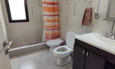 Impecable casa al agua en San Benito! Alquiler temporario