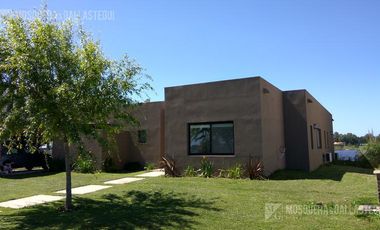 Impecable casa al agua en San Benito! Alquiler temporario