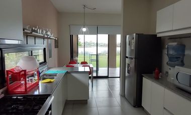Impecable casa al agua en San Benito! Alquiler temporario