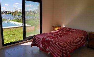 Impecable casa al agua en San Benito! Alquiler temporario