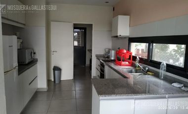 Impecable casa al agua en San Benito! Alquiler temporario