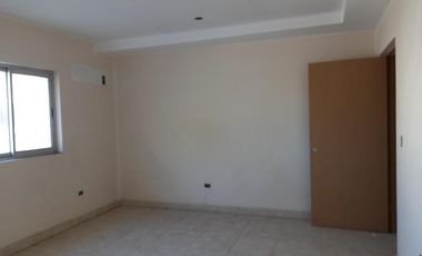 Edificio de Consultorios Médicos / Mitras Centro.