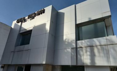 Edificio de Consultorios Médicos / Mitras Centro.