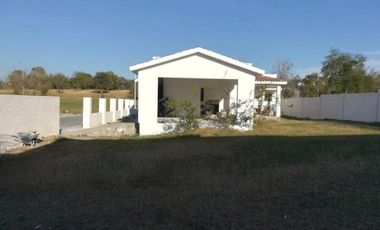 Hermosa Residencia en El Campo de Golf Ciudad del Sol, en Allende.