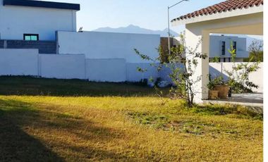 Hermosa Residencia en El Campo de Golf Ciudad del Sol, en Allende.