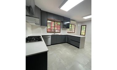 Alquiler de casa Ph camino de cruces remodelada con piscina