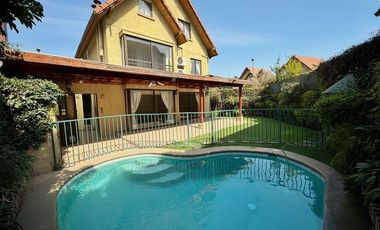 Casa en Arriendo en Excelente ubicación!! En Condominio!!