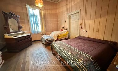 Linda casa antigua en sector comercial